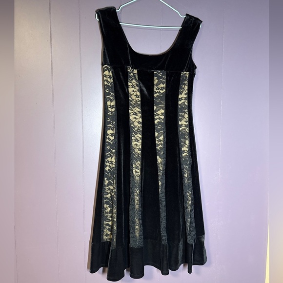 Vintage Y2K Whimsygoth Velvet & Lace Dress – Size 6 – Connected Apparel - Picture 1 of 6